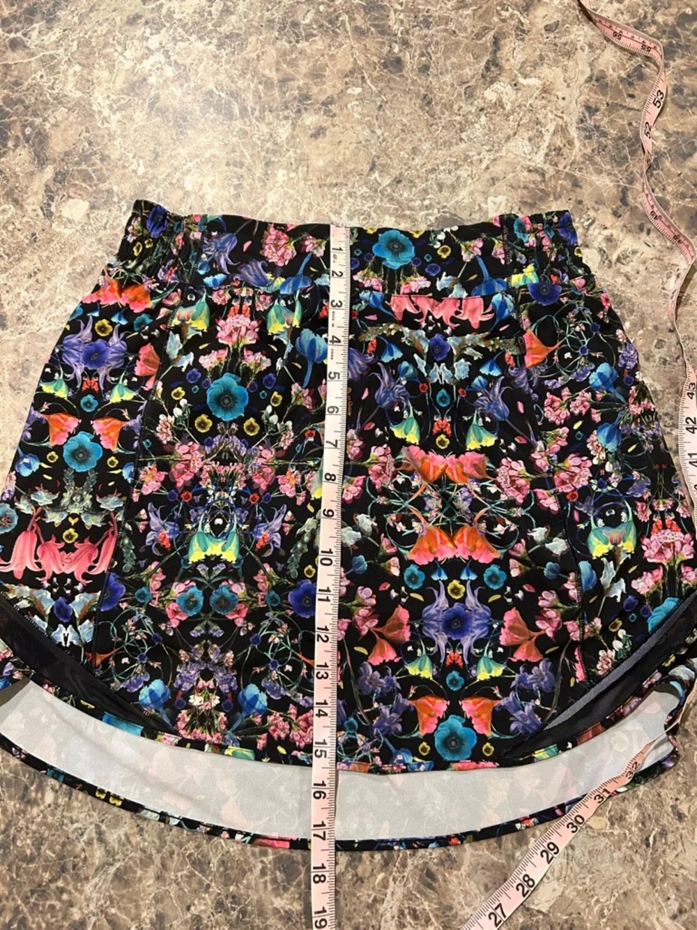 Lululemon Hotty Hot High Rise Skirt 6